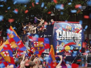 Messi Hadir dalam Perayaan Juara Barcelona