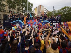 Nama Lionel Messi Menggema di Pesta Juara Barcelona