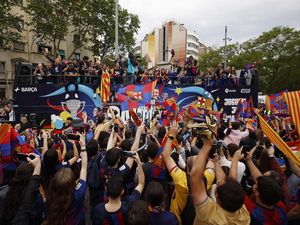 Nama Lionel Messi Menggema di Pesta Juara Barcelona Nama Lionel Messi Menggema di Pesta Juara Barcelona