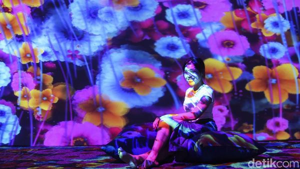 Bermain Cahaya Imagispace di Pusat Perbelanjaan Jakarta