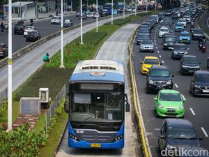 Sejumlah Rute TransJ ke Monas Dialihkan karena Ada Demo di Patung Kuda Sejumlah Rute TransJ ke Monas Dialihkan karena Ada Demo di Patung Kuda