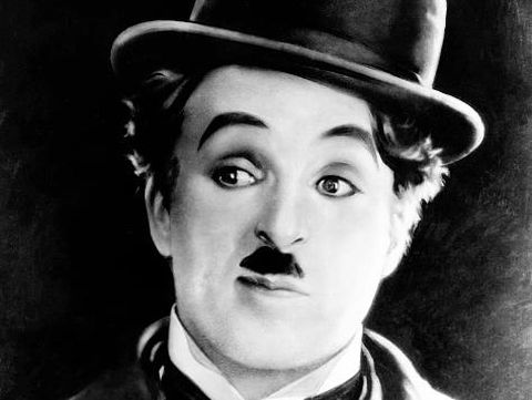 English actor and filmmaker Charlie Chaplin (1889 - 1977) as the Tramp in the silent film 'The Circus', 1928.  (Photo by Silver Screen Collection/Getty Images)