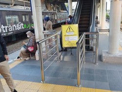 Duh! Eskalator Stasiun Cakung Bolak-balik Mati 2 Bulan Ini