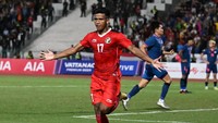 Di masa injury time, drama kembali terjadi. Usai Indonesia mendapat gol ketiganya lewat Irfan Jauhari, keributan terjadi di bench kedua tim. Banyak kartu merah diberikan wasit kepada kedua tim karena bikin gaduh. Dua pemain, masing-masing dari Thailand dan Indonesia, diusir wasit. Beberapa ofisial tim juga kena kartu merah.