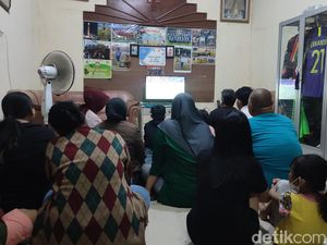 Keluarga Kiper Ernando Ari Gelar Nobar Final SEA Games Indonesia Vs Thailand Keluarga Kiper Ernando Ari Gelar Nobar Final SEA Games Indonesia Vs Thailand