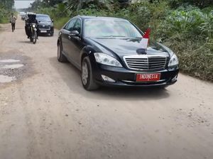 Jokowi Kembali Cek Jalanan Rusak Pakai Mercy, Kali Ini di Jambi