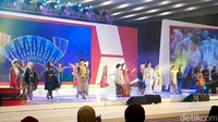Disaksikan Iriana, Kahiyang Tampil Bak Model di Acara Dekranas