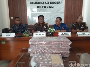 Kejari Boyolali Eksekusi Aset-Uang Rp 4,5 M dari Kasus TPPU Rokok Ilegal Kejari Boyolali Eksekusi Aset-Uang Rp 4,5 M dari Kasus TPPU Rokok Ilegal
