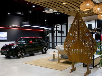 Keren! Plaza Mini di Surabaya Ini Nggak Kayak Showroom Biasa
