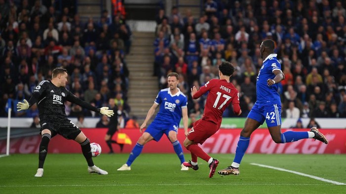 LEICESTER, ENGLAND - MAY 15: Curtis Jones of Liverpool scores the teams first goal during the Premier League match between Leicester City and Liverpool FC at The King Power Stadium on May 15, 2023 in Leicester, England. (Photo by Michael Regan/Getty Images)
