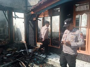 Rumah Pembuatan Tikar Mendong Manonjaya Tasik Kebakaran