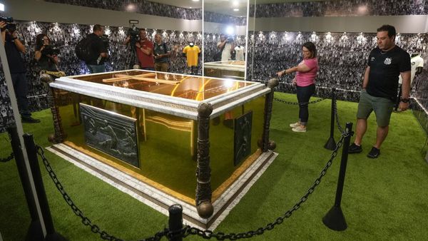 Makam Legenda Sepakbola Brasil Pele Dibuka untuk Umum
