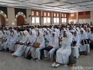 Usia 103 Tahun Tak Halangi Nenek di Tasik Berangkat Haji Usia 103 Tahun Tak Halangi Nenek di Tasik Berangkat Haji