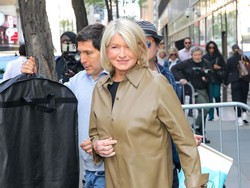 Usia 81, Martha Stewart Jadi Model Sports Illustrated Swimsuit Issue