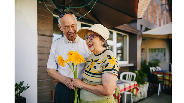 Ilustrasi kehidupan orang-orang bahagia.