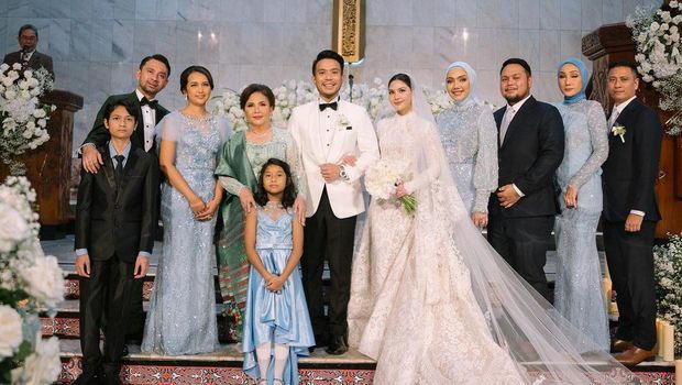 Momen keluarga Jessica Mila pada acara pernikahannya.