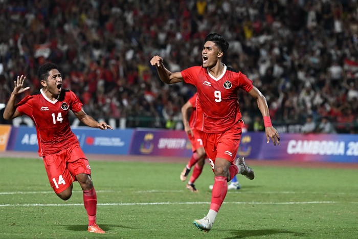 Indonesias Muhammad Ramadhan Sananta (R) celebrates after scoring the second goal during the mens football final match against Thailand at the 32nd Southeast Asian Games (SEA Games) in Phnom Penh on May 16, 2023. (Photo by MOHD RASFAN / AFP) (Photo by MOHD RASFAN/AFP via Getty Images)