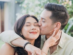 7 Foto Romantis Nana Mirdad & Andrew White Anniversary ke-17, Couple Goals! 7 Foto Romantis Nana Mirdad & Andrew White Anniversary ke-17, Couple Goals!