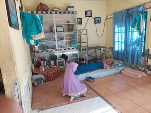 Pilu Pasutri Tunanetra di Banda Aceh: Suami Lumpuh-Istri Tak Kerja Pilu Pasutri Tunanetra di Banda Aceh: Suami Lumpuh-Istri Tak Kerja