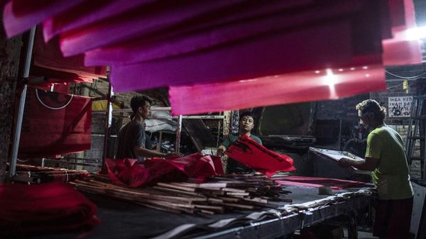 Industri Rumahan Kecipratan Cuan dari Pesanan Alat Peraga Kampanye