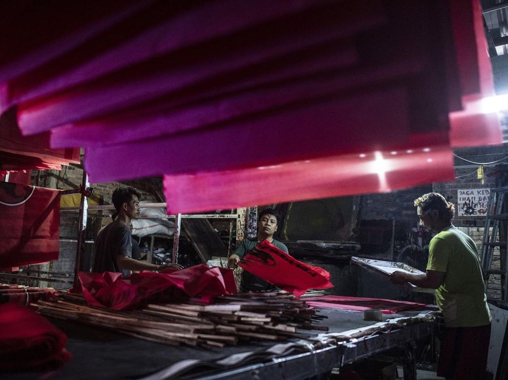 Industri Rumahan Kecipratan Cuan dari Pesanan Alat Peraga Kampanye Industri Rumahan Kecipratan Cuan dari Pesanan Alat Peraga Kampanye