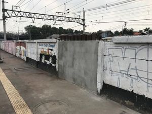 Pelintasan Liar di Jatinegara Ditutup, Warga Minta Dibangun JPO Pelintasan Liar di Jatinegara Ditutup, Warga Minta Dibangun JPO