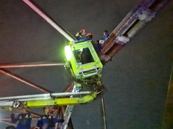 Aksi Heroik Petugas Gagalkan Bunuh Diri Wanita di Karawang