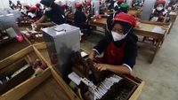 Potret Pembukaan Pabrik Rokok Kretek di Kediri