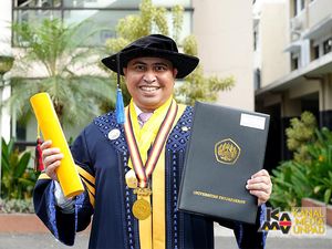 Kisah Koko: 2 Kali Gagal Masuk Unpad, Kini Jadi Wisudawan Doktorat Terbaik Kisah Koko: 2 Kali Gagal Masuk Unpad, Kini Jadi Wisudawan Doktorat Terbaik