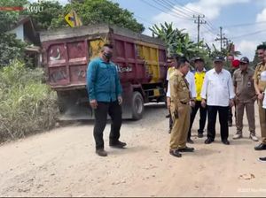 Jokowi: Hampir Separuh Jalanan Kabupaten/Kota di Jambi Rusak Jokowi: Hampir Separuh Jalanan Kabupaten/Kota di Jambi Rusak