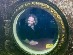 Seorang Profesor Tinggal di Bawah Air Selama 2 Bulan Lebih, Tujuannya Apa?