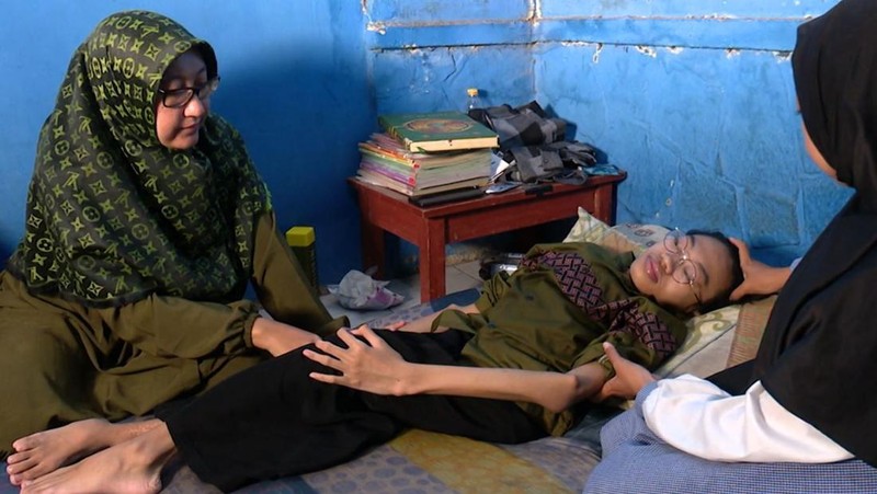 Remaja Penghafal Al-Qur'an Alami Kelainan Tulang Mudah Patah, Yuk Kita Bantu!