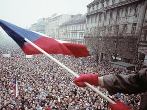 35 Tahun Lalu, Rezim Komunis Cekoslovakia Berakhir 35 Tahun Lalu, Rezim Komunis Cekoslovakia Berakhir