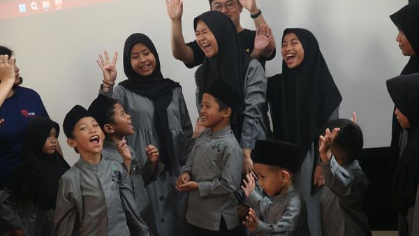 Senyum Anak-anak Panti Asuhan dapat Perlengkapan Sekolah Gratis