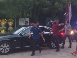 Gembiranya Siswa SD di Pluit Terima Kaus dari Jokowi Tepat Hari Ultah