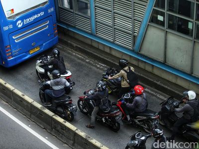 Tilang Manual Diterapkan, Pengendara Tetap Terobos Jalur TransJ