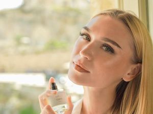 4 Cara Memakai Parfum yang Benar agar Wanginya Tahan Lama 4 Cara Memakai Parfum yang Benar agar Wanginya Tahan Lama