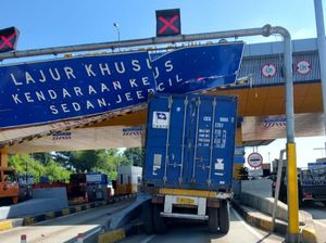 Truk Tabrak Tiang di GT Ciawi 2 Tol Jagorawi gegara Rem Blong