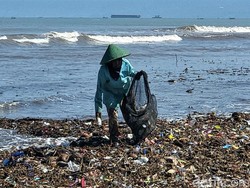 Pandawara Group Mau Bersihkan Sampah Pantai Loji, eh Malah Ditolak Kepdes