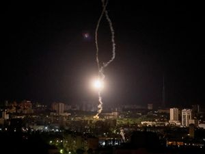 Penampakan Kyiv Dihujani Serangan Udara Rusia