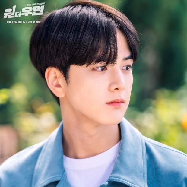 Younghoon sebagai versi muda Lee Sang Yoon di One the Woman/ Foto: hancinema.net Younghoon sebagai versi muda Lee Sang Yoon di One the Woman/ Foto: hancinema.net