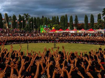1.000 Pelajar Pentaskan Tari Kecak Kolosal di Bali