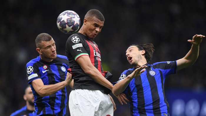 Soccer Football - Champions League - Semi Final - Second Leg - Inter Milan v AC Milan - San Siro, Milan, Italy - May 16, 2023 AC Milan's Malick Thiaw in action with Inter Milan's Edin Dzeko and Matteo Darmian REUTERS/Daniele Mascolo