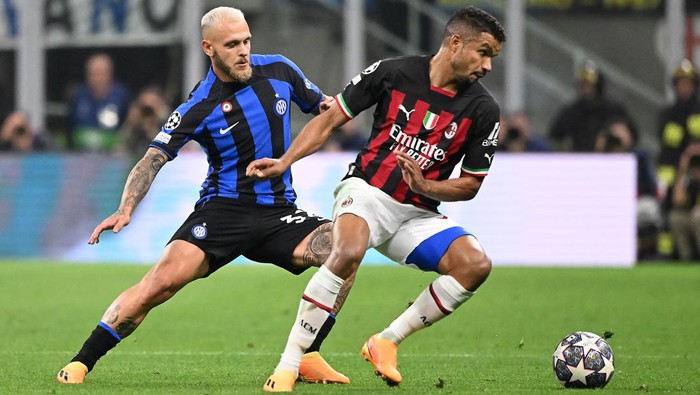 Soccer Football - Champions League - Semi Final - Second Leg - Inter Milan v AC Milan - San Siro, Milan, Italy - May 16, 2023 Inter Milans Federico Dimarco in action with AC Milans Junior Messias REUTERS/Alberto Lingria