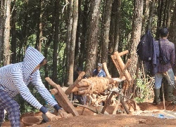 Lubang Viral yang Melegenda di Lokasi Tambang Ilegal Sukabumi