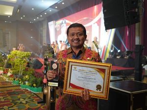 Bupati Sumedang Raih Penghargaan dari Komisi Informasi