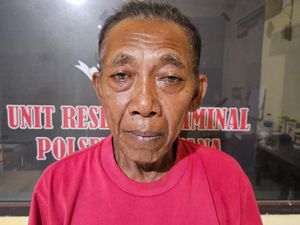 Akal Bulus Dukun Cabul Beri Minuman Jampi-jampi ke Siswi SMP Lalu Diperkosa Akal Bulus Dukun Cabul Beri Minuman Jampi-jampi ke Siswi SMP Lalu Diperkosa
