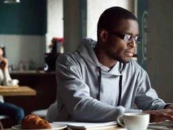 5 Etika Work From Cafe Agar Tak Ganggu Kenyamanan Pengunjung Lain