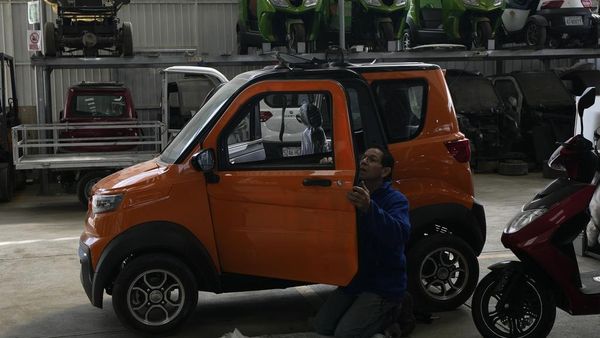 Geliat Mobil Listrik di Negara Kaya Lithium