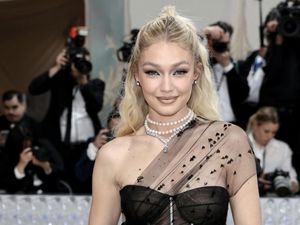 Keluarga Gigi Hadid Dapat Ancaman Pembunuhan gegara Bela Palestina Keluarga Gigi Hadid Dapat Ancaman Pembunuhan gegara Bela Palestina